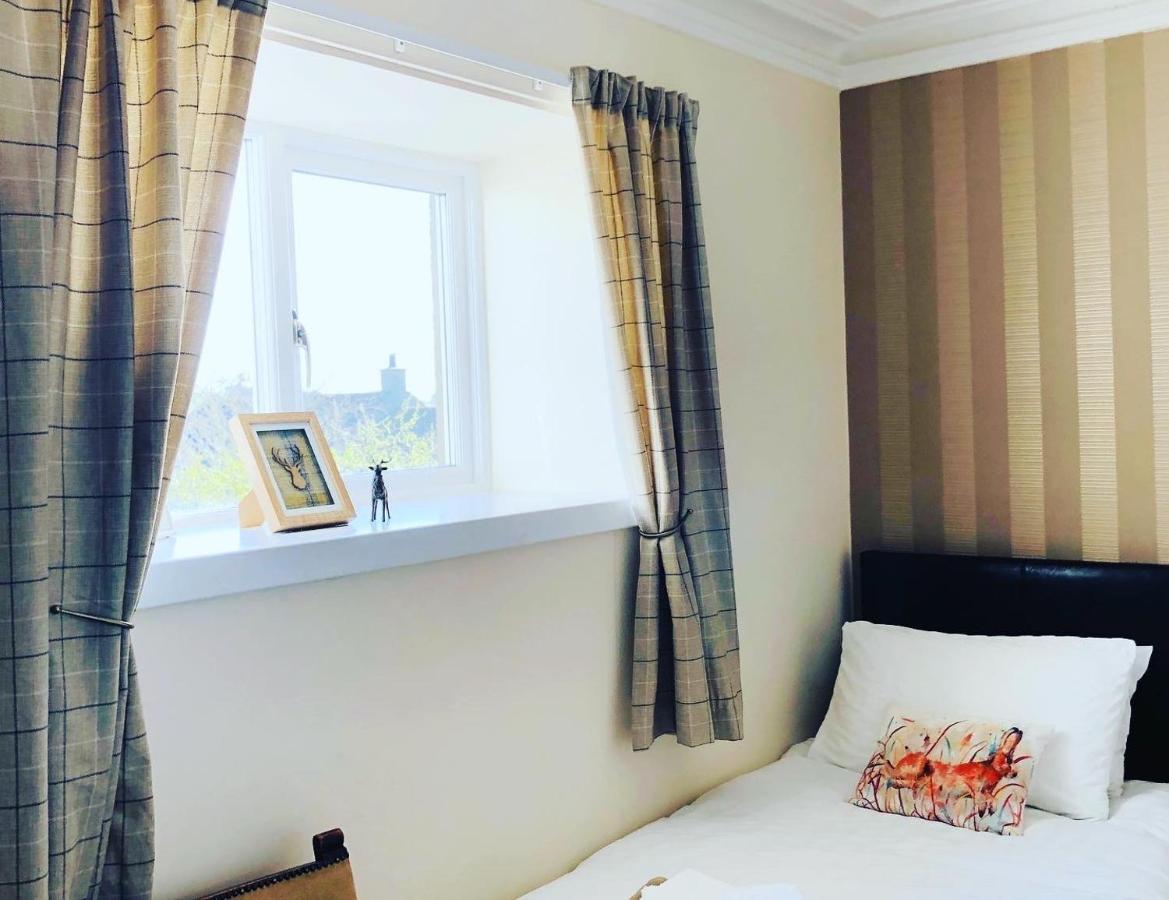 Tarves The Aberdeen Arms Hotel מראה חיצוני תמונה