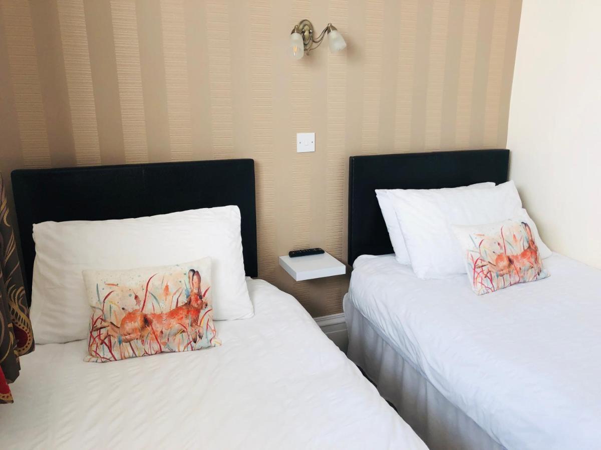 Tarves The Aberdeen Arms Hotel מראה חיצוני תמונה